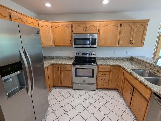 2721 W 9TH AVENUE, Oshkosh, WI 54904