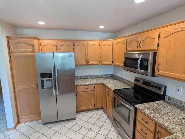 2721 W 9TH AVENUE, Oshkosh, WI 54904