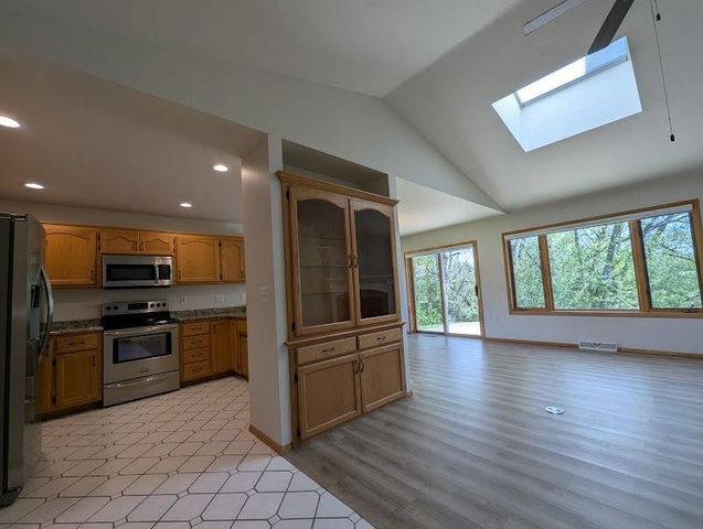 2721 W 9TH AVENUE, Oshkosh, WI 54904