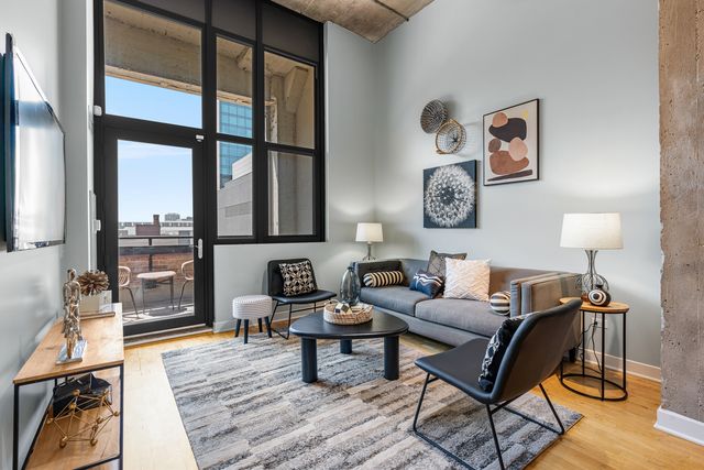 320 E 21st Street 615, Chicago, IL 60616