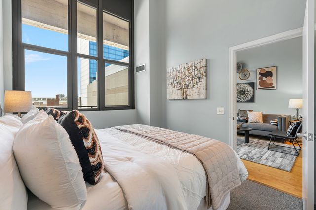 320 E 21st Street 615, Chicago, IL 60616