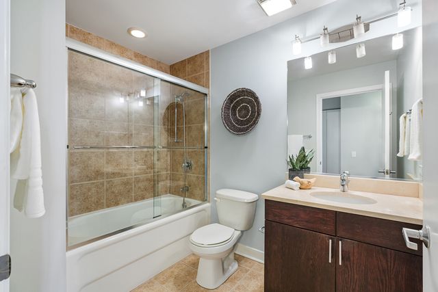 320 E 21st Street 615, Chicago, IL 60616