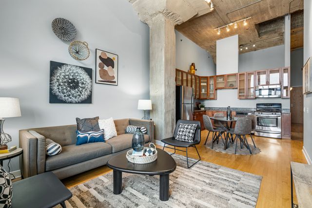 320 E 21st Street 615, Chicago, IL 60616