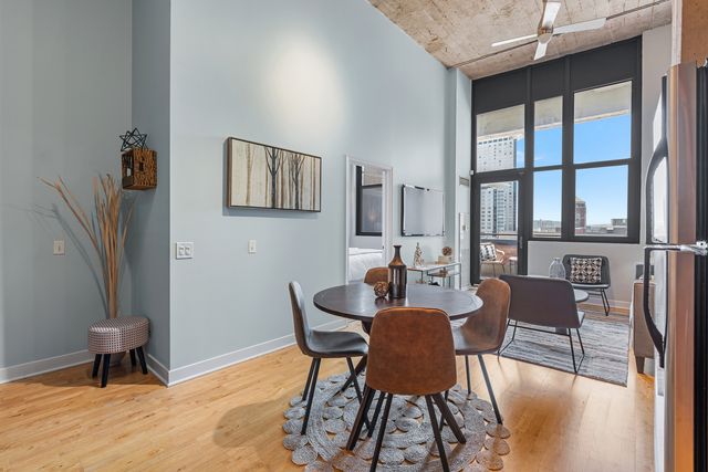 320 E 21st Street 615, Chicago, IL 60616