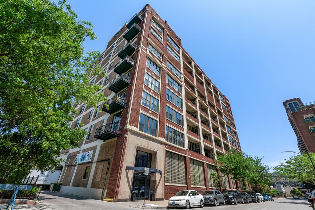320 E 21st Street 615, Chicago, IL 60616