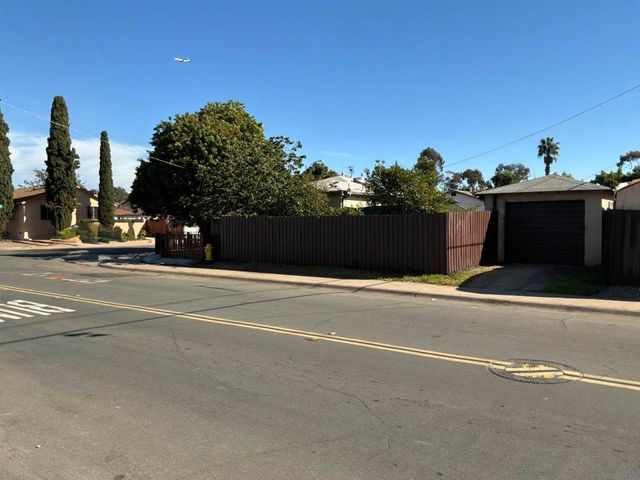 3305 Steel St, San Diego, CA 92113