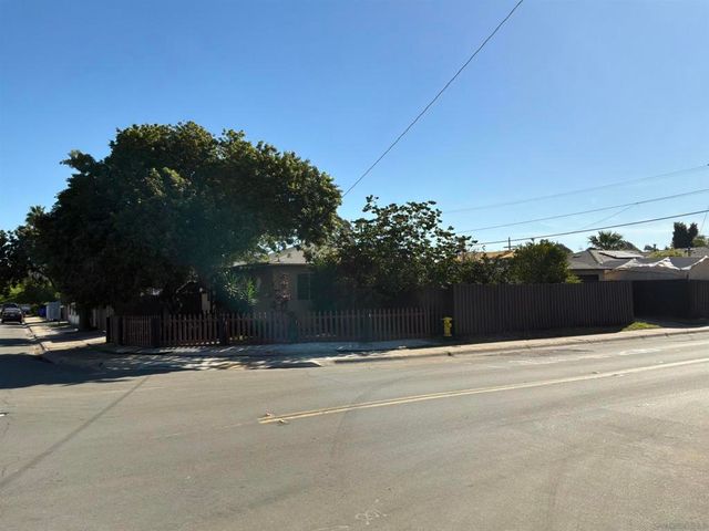 3305 Steel St, San Diego, CA 92113