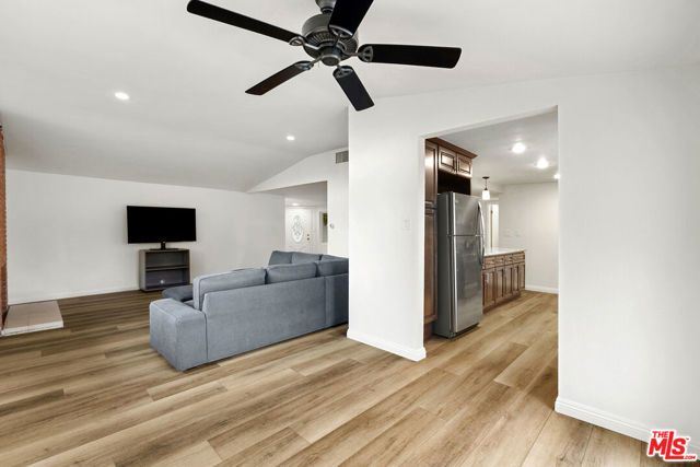 20307 Mobile Street, Winnetka (los Angeles), CA 91306