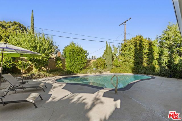 20307 Mobile Street, Winnetka (los Angeles), CA 91306