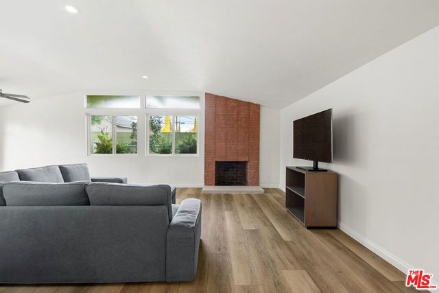 20307 Mobile Street, Winnetka (los Angeles), CA 91306