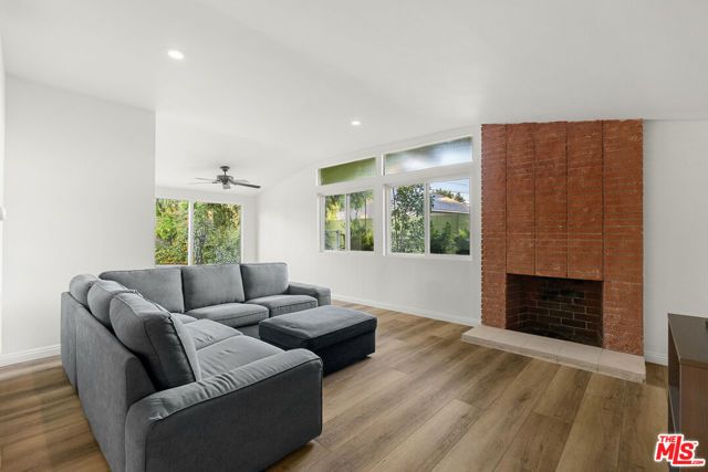 20307 Mobile Street, Winnetka (los Angeles), CA 91306