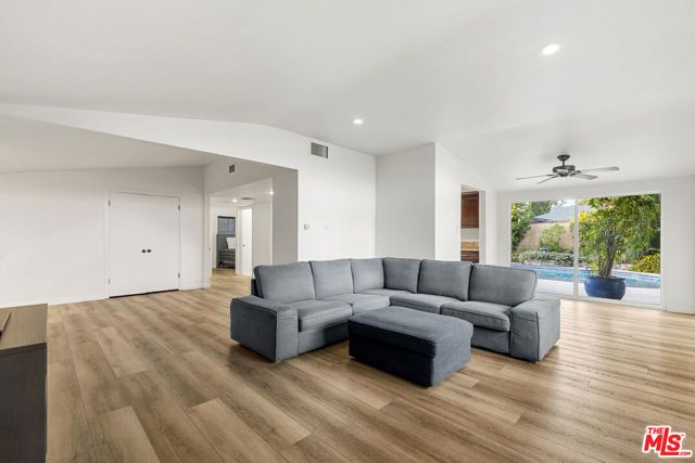 20307 Mobile Street, Winnetka (los Angeles), CA 91306