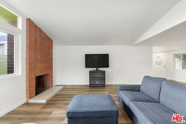 20307 Mobile Street, Winnetka (los Angeles), CA 91306