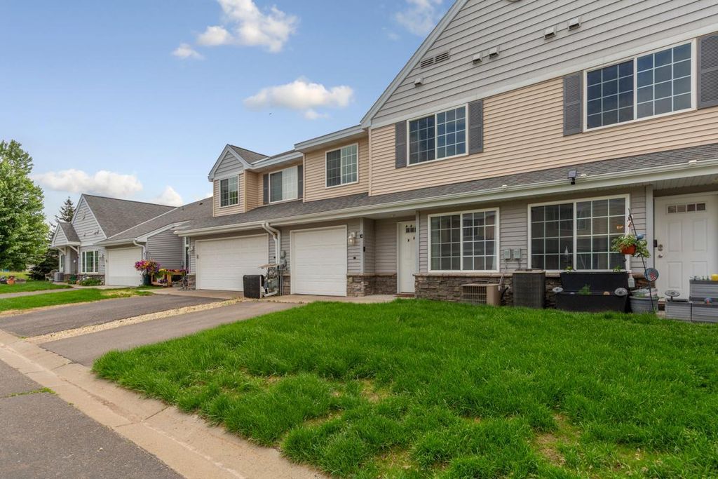345 Roosevelt Street S C, Cambridge, MN 55008