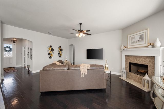 118 Basswood Drive, Red Oak, TX 75154