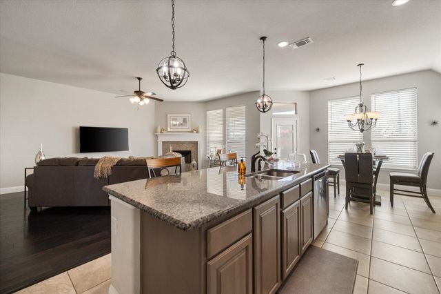 118 Basswood Drive, Red Oak, TX 75154