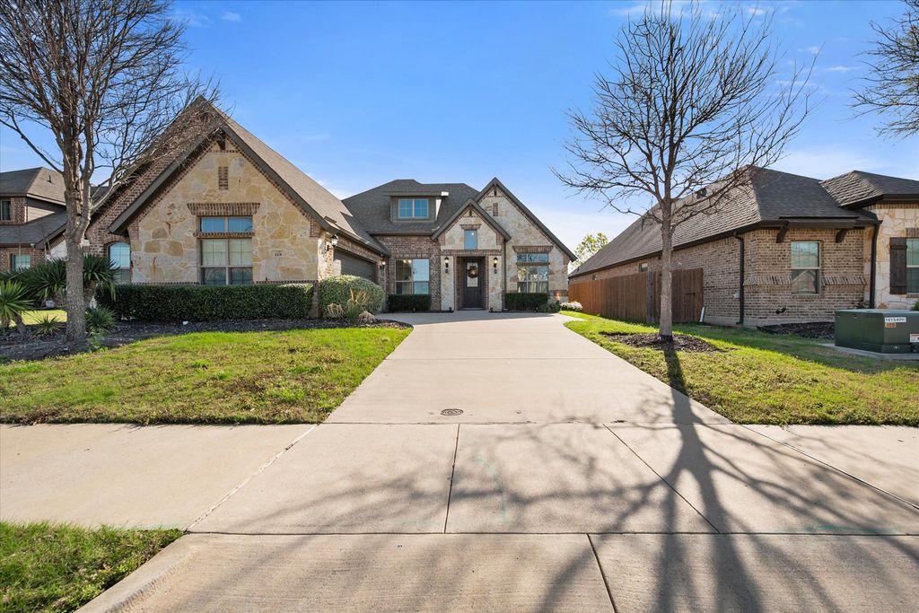 118 Basswood Drive, Red Oak, TX 75154