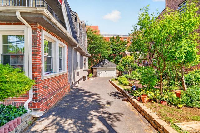 5646 Post Road, Bronx, NY 10471