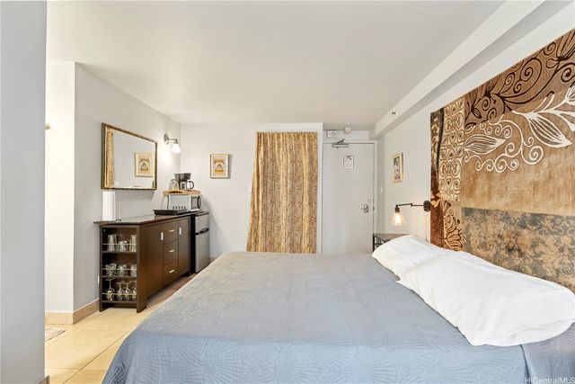 2463 Kuhio Avenue 607, Honolulu, HI 96815