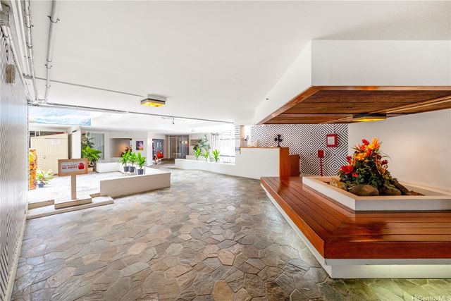 2463 Kuhio Avenue 607, Honolulu, HI 96815