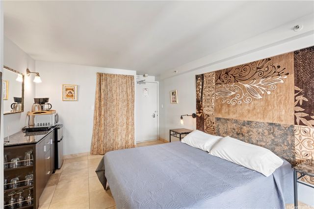 2463 Kuhio Avenue 607, Honolulu, HI 96815