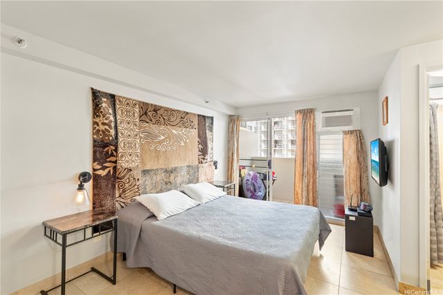 2463 Kuhio Avenue 607, Honolulu, HI 96815