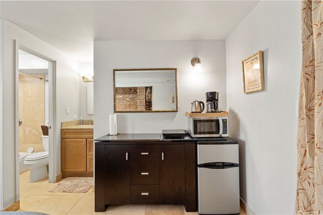 2463 Kuhio Avenue 607, Honolulu, HI 96815