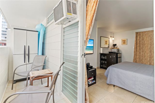 2463 Kuhio Avenue 607, Honolulu, HI 96815