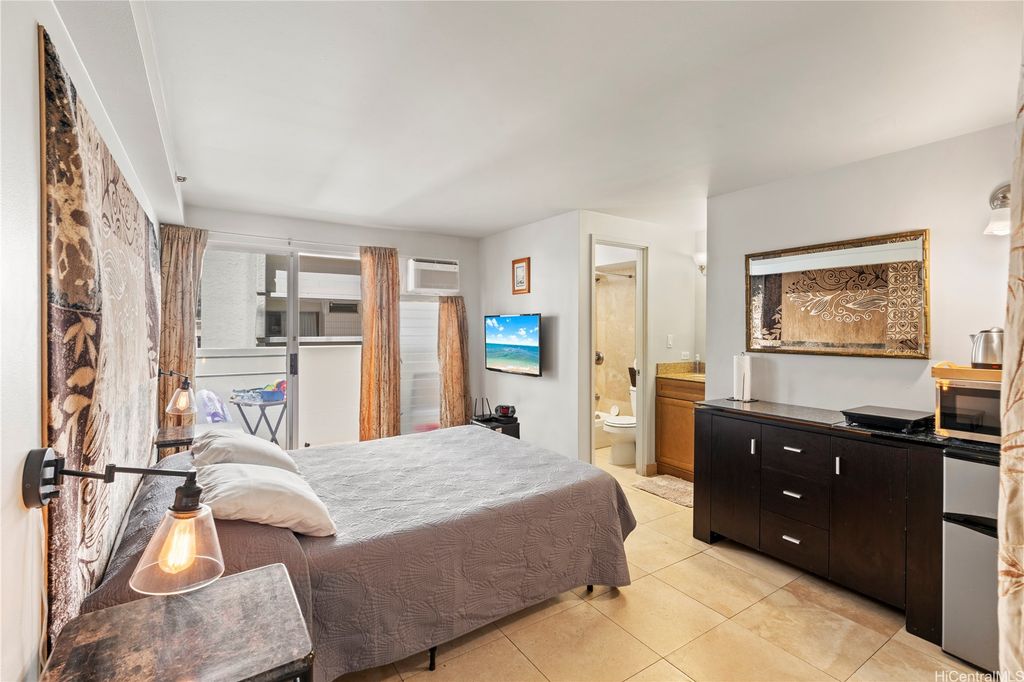 2463 Kuhio Avenue 607, Honolulu, HI 96815