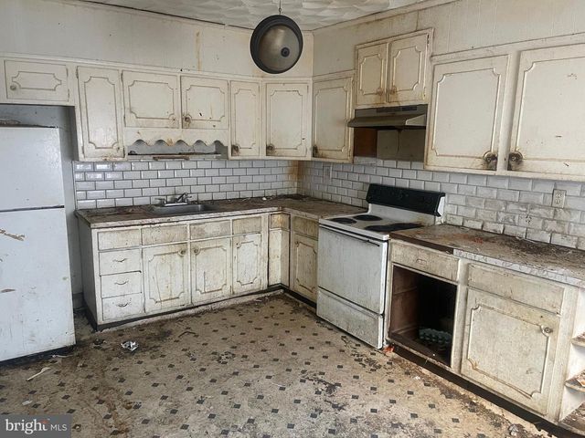 1317 W 3RD ST, Chester, PA 19013