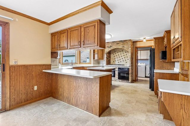 W284N3580 Old North Shore DRIVE, Pewaukee, WI 53072