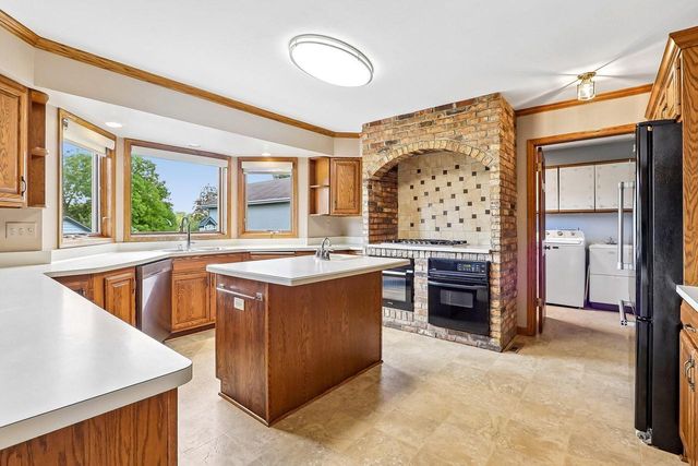 W284N3580 Old North Shore DRIVE, Pewaukee, WI 53072