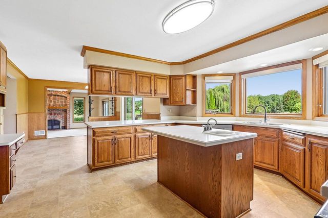 W284N3580 Old North Shore DRIVE, Pewaukee, WI 53072