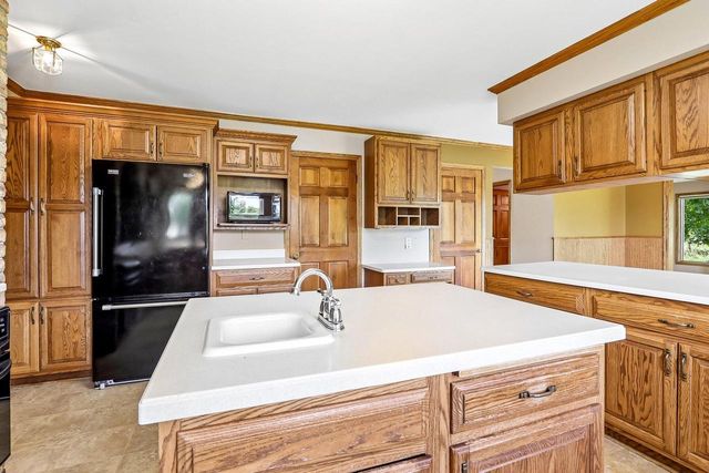 W284N3580 Old North Shore DRIVE, Pewaukee, WI 53072