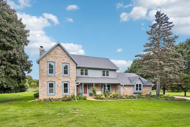 W284N3580 Old North Shore DRIVE, Pewaukee, WI 53072