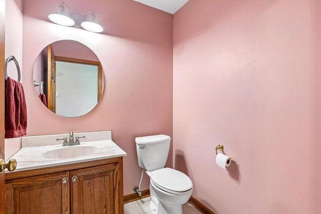 W284N3580 Old North Shore DRIVE, Pewaukee, WI 53072