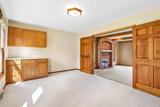 W284N3580 Old North Shore DRIVE, Pewaukee, WI 53072