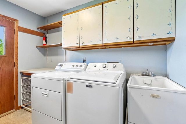 W284N3580 Old North Shore DRIVE, Pewaukee, WI 53072