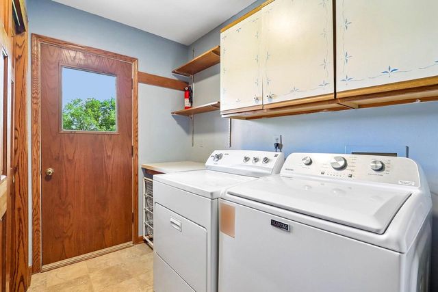 W284N3580 Old North Shore DRIVE, Pewaukee, WI 53072