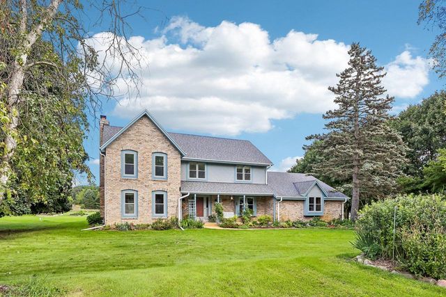 W284N3580 Old North Shore DRIVE, Pewaukee, WI 53072
