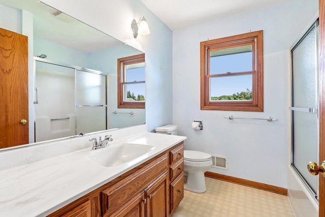 W284N3580 Old North Shore DRIVE, Pewaukee, WI 53072