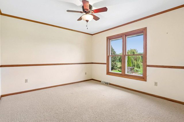 W284N3580 Old North Shore DRIVE, Pewaukee, WI 53072