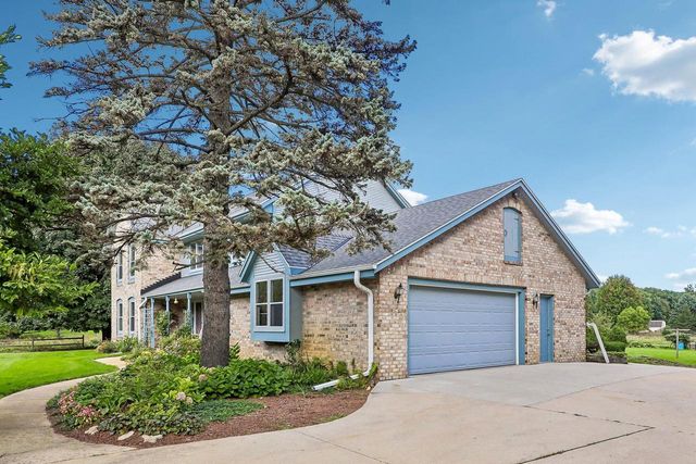 W284N3580 Old North Shore DRIVE, Pewaukee, WI 53072