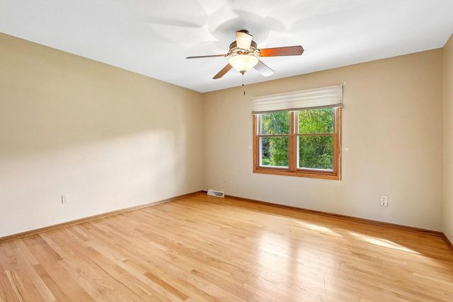 W284N3580 Old North Shore DRIVE, Pewaukee, WI 53072
