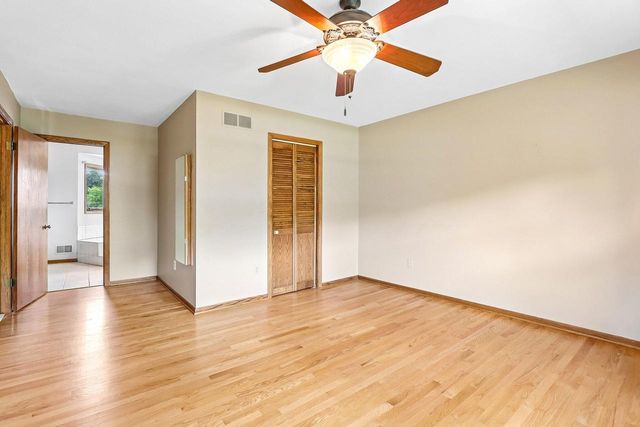W284N3580 Old North Shore DRIVE, Pewaukee, WI 53072
