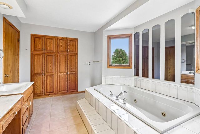 W284N3580 Old North Shore DRIVE, Pewaukee, WI 53072