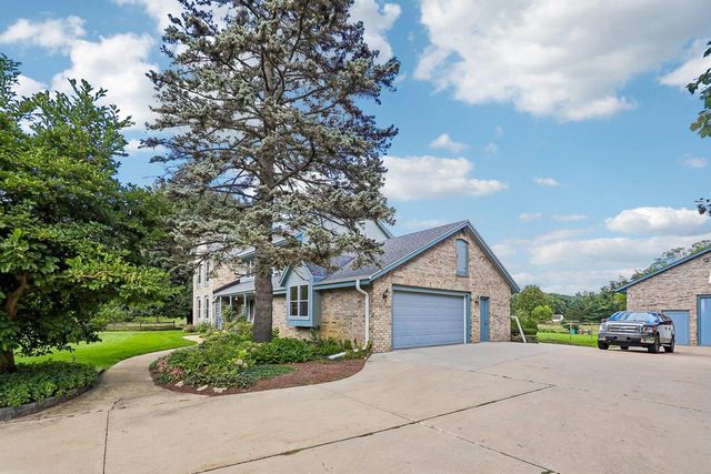 W284N3580 Old North Shore DRIVE, Pewaukee, WI 53072