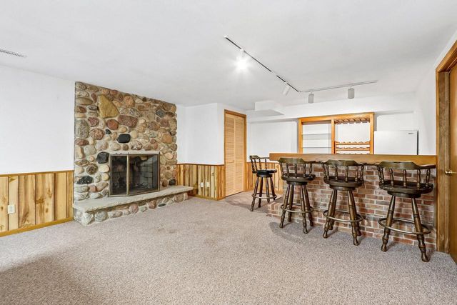 W284N3580 Old North Shore DRIVE, Pewaukee, WI 53072