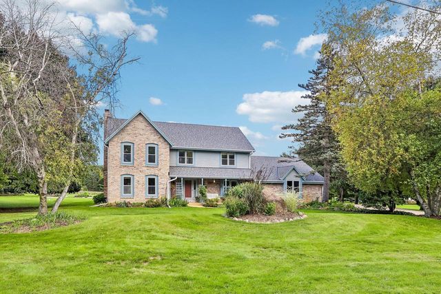 W284N3580 Old North Shore DRIVE, Pewaukee, WI 53072