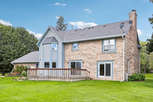 W284N3580 Old North Shore DRIVE, Pewaukee, WI 53072